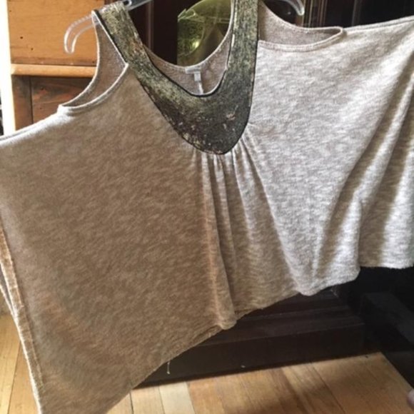 Cold Shoulder Top - Picture 2 of 3